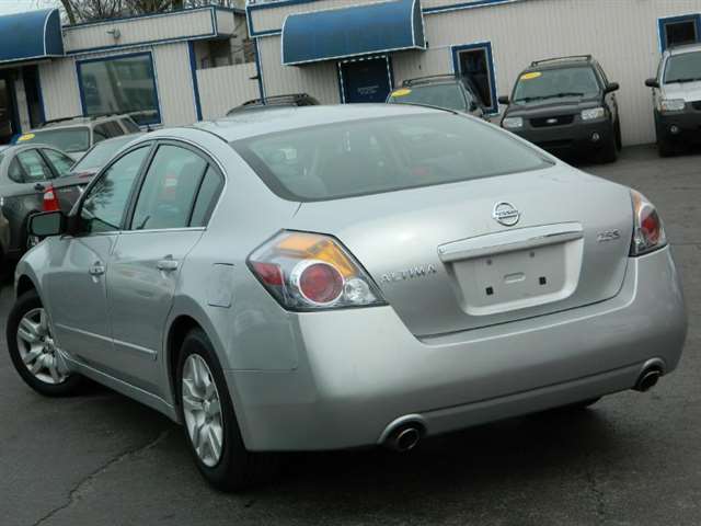 2009 Nissan Altima 2.5 4dr Sedan